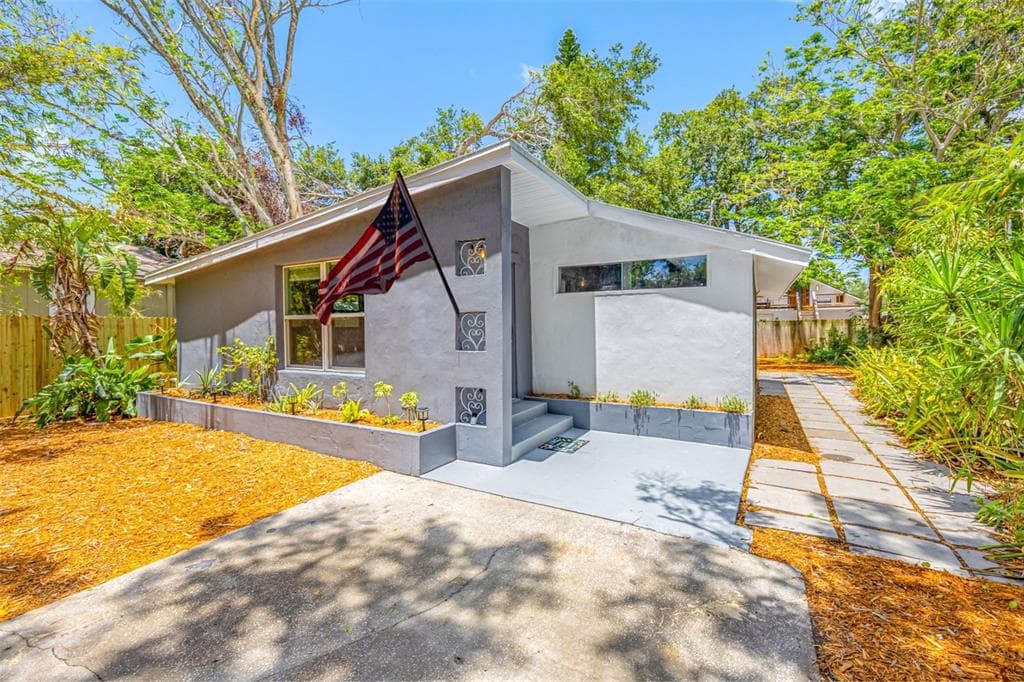 612 SW BEVERLY AVENUE LARGO, FL 33770