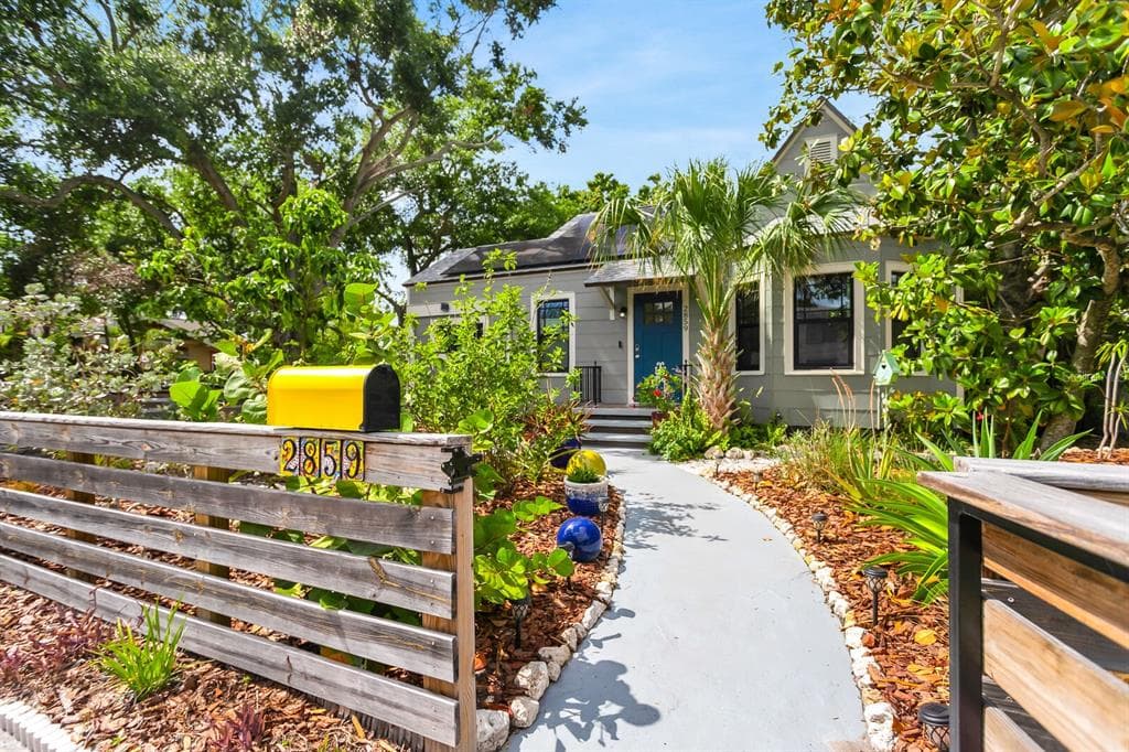 2859 DARTMOUTH AVENUE N ST PETERSBURG, FL 33713