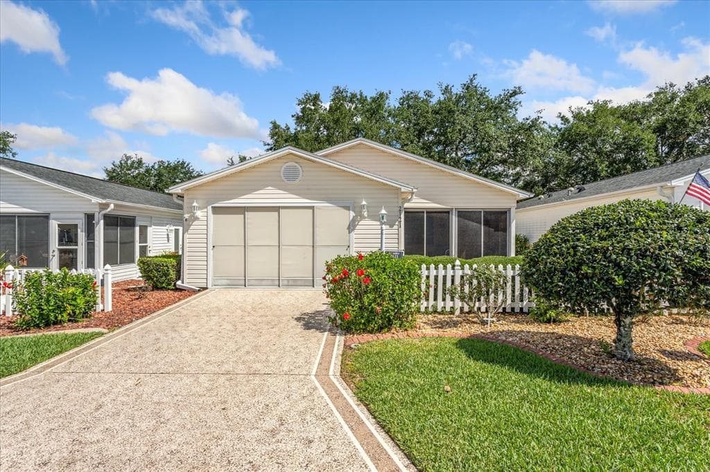 2121 ESCOBAR AVENUE LADY LAKE, FL 32159