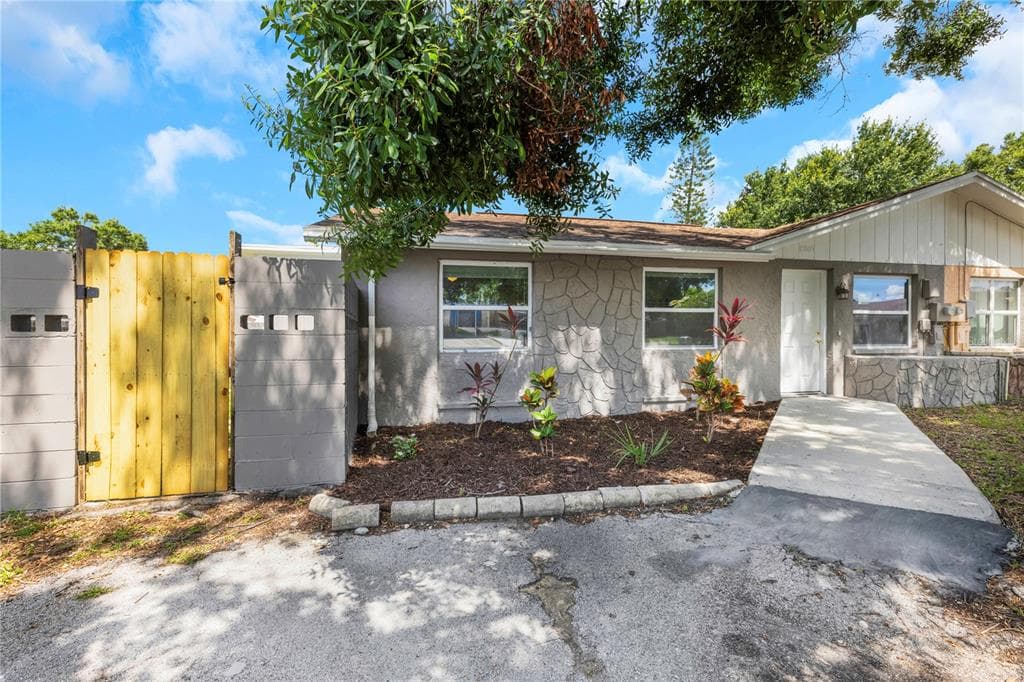 8805 PLUM GROVE COURT TAMPA, FL 33634