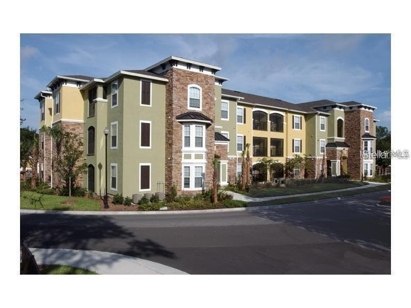 10125 COURTNEY PALMS BOULEVARD UNIT 301 TAMPA, FL 33619