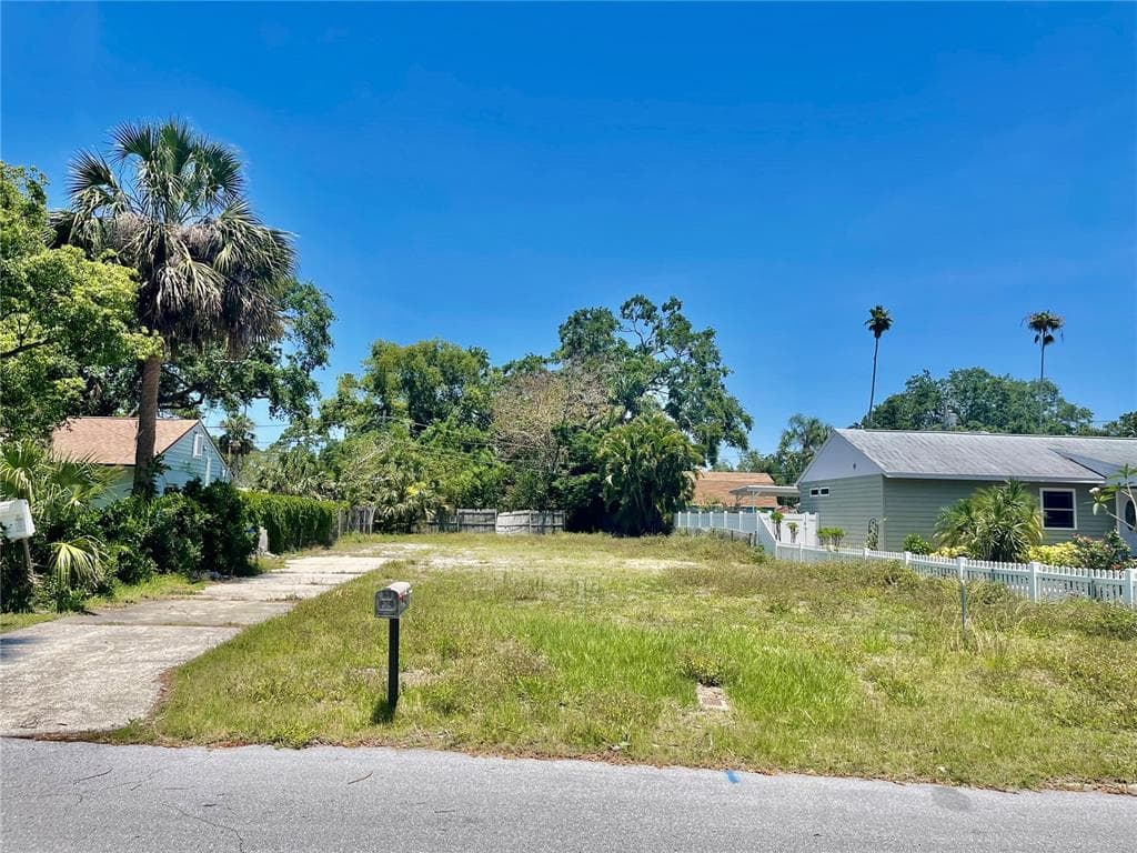 460 HIBISCUS LANE N DUNEDIN, FL 34698