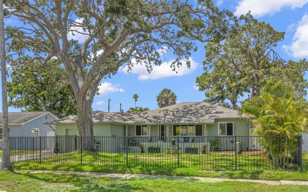 1827 OREGON AVENUE NE ST PETERSBURG, FL 33703