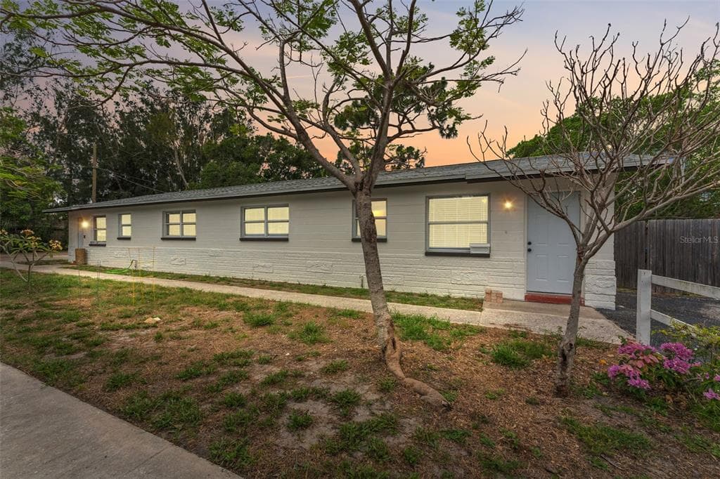 137 NE MONROE CIRCLE N ST PETERSBURG, FL 33702