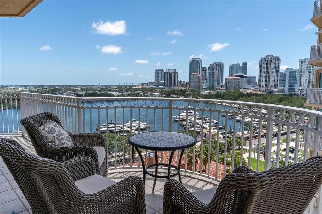 555 5TH AVENUE NE UNIT 1032 ST PETERSBURG, FL 33701