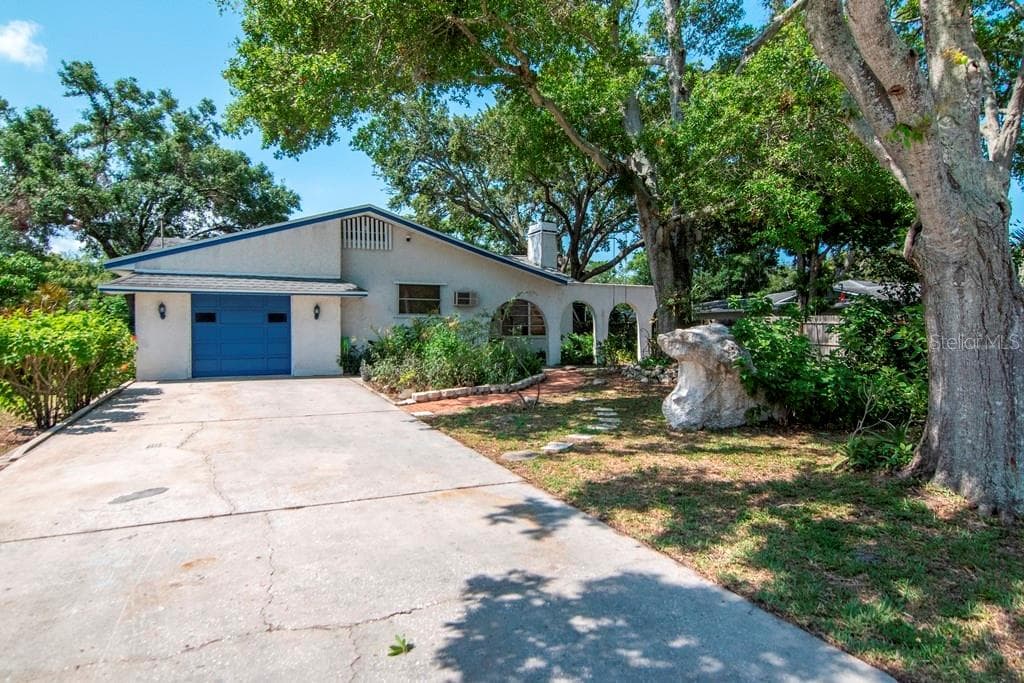 1514 FLORIDA AVENUE PALM HARBOR, FL 34683