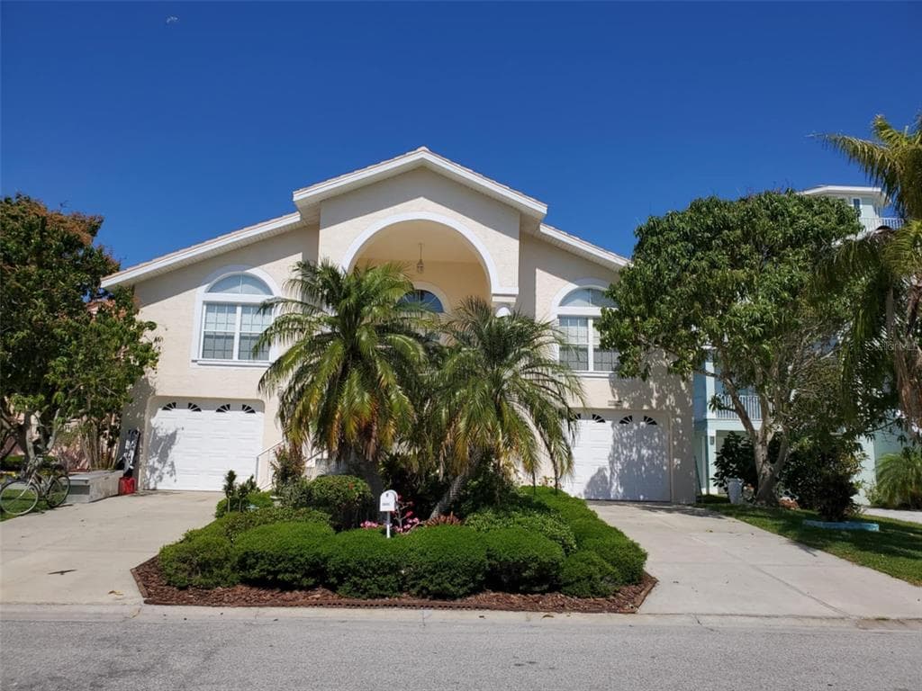 5025 WESTSHORE DRIVE NEW PORT RICHEY, FL 34652