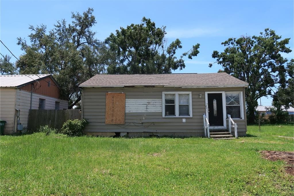 2011 OAKWOOD AVENUE TAMPA, FL 33605
