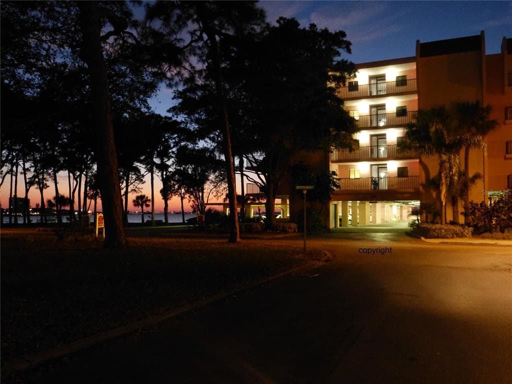 2700 BAYSHORE BOULEVARD UNIT 11302 DUNEDIN, FL 34698