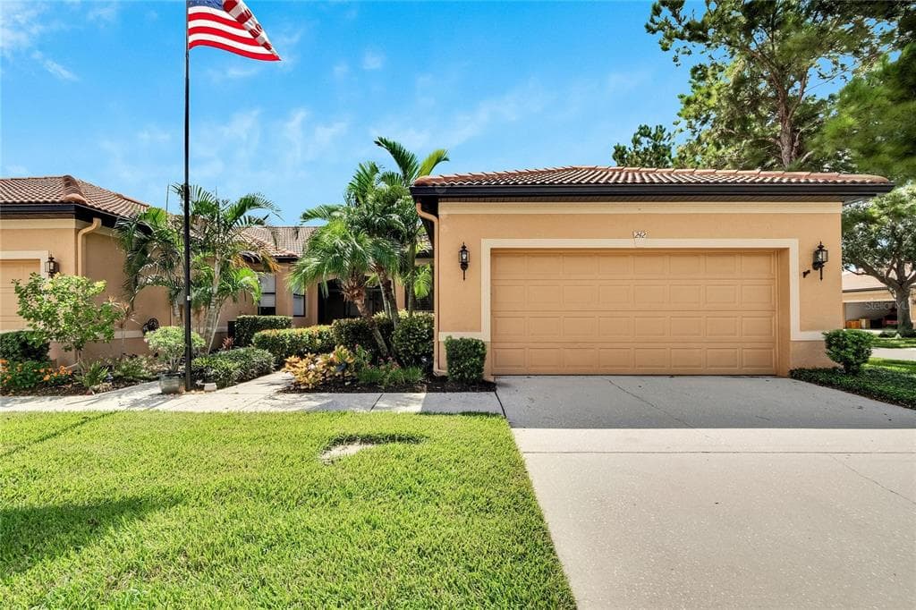 242 SHELL FALLS DRIVE APOLLO BEACH, FL 33572