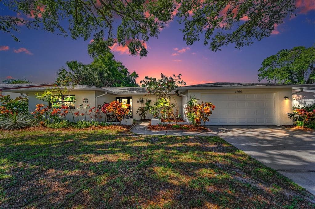 1766 HITCHING POST LANE DUNEDIN, FL 34698