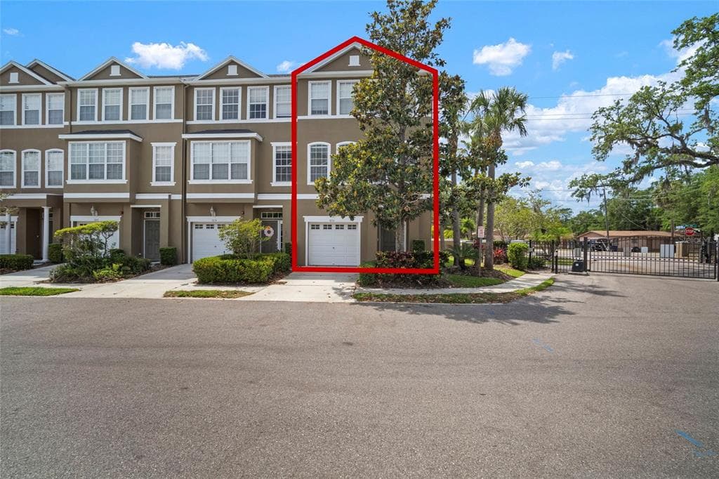 3056 POINTEVIEW DRIVE TAMPA, FL 33611