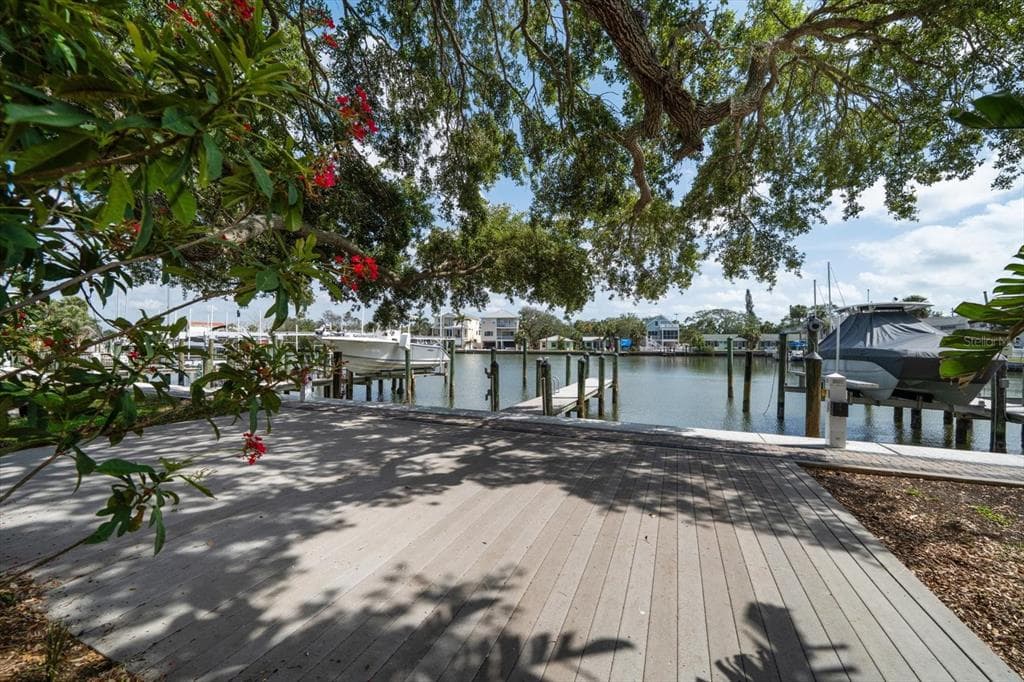 215 18TH AVENUE INDIAN ROCKS BEACH, FL 33785