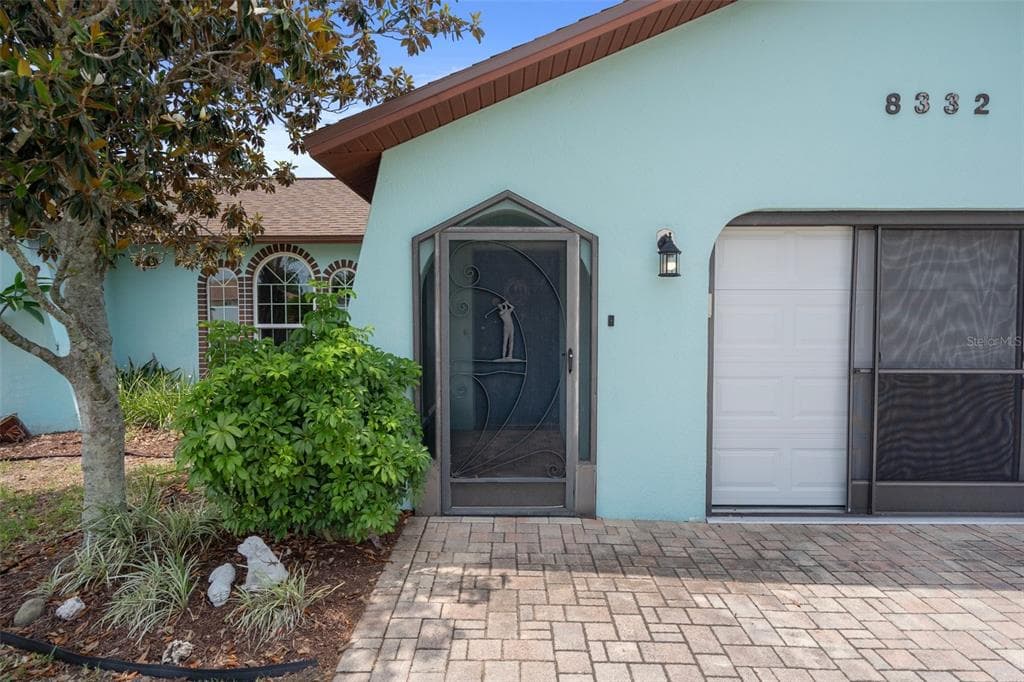 8332 BERKELEY MANOR BOULEVARD SPRING HILL, FL 34606