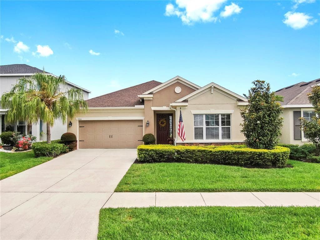 17610 BUCKINGHAM GARDEN DRIVE LITHIA, FL 33547