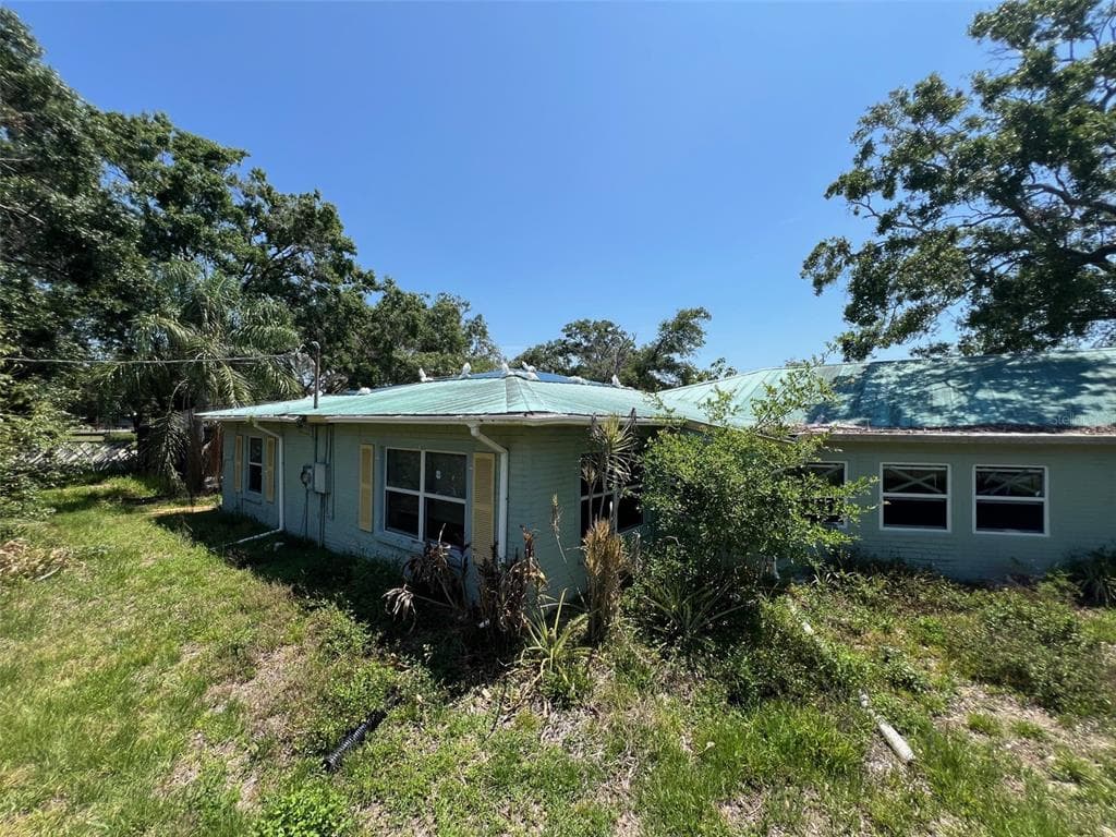 2402 E 148TH AVENUE LUTZ, FL 33549