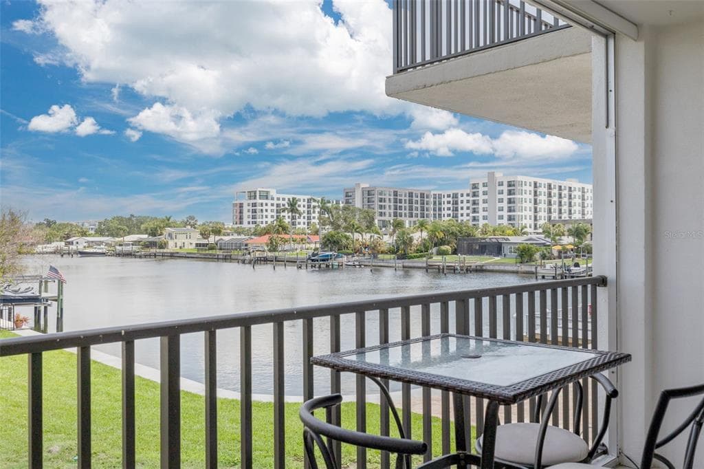 3789 46TH AVENUE S UNIT 204 ST PETERSBURG, FL 33711