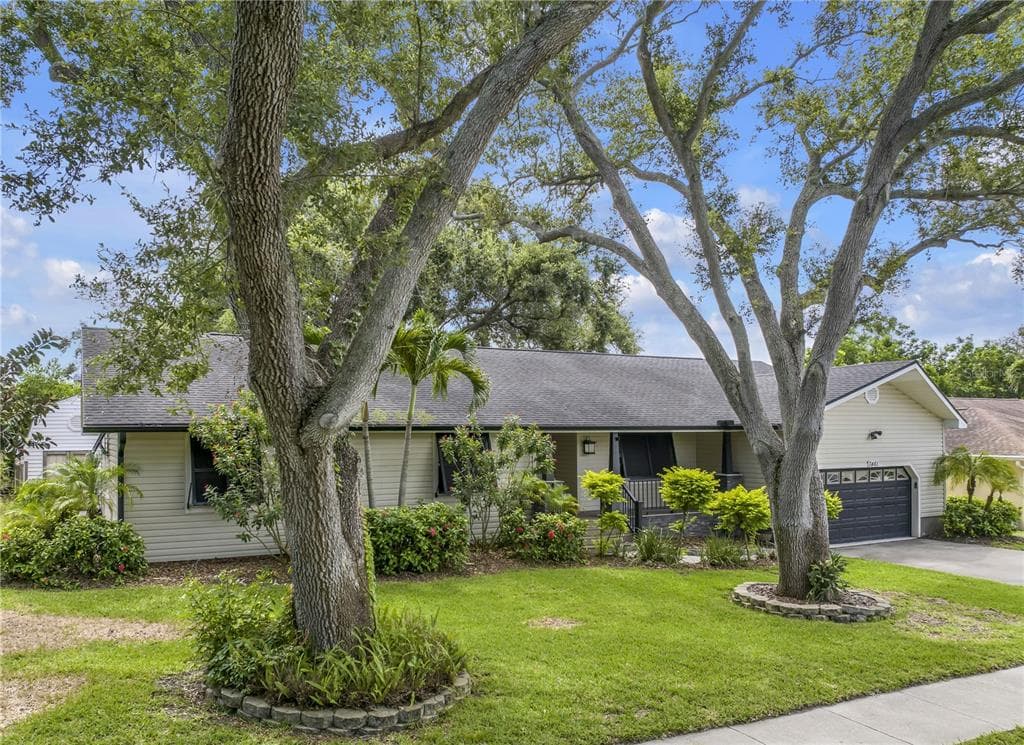 7461 PESCADOR PLACE SEMINOLE, FL 33772