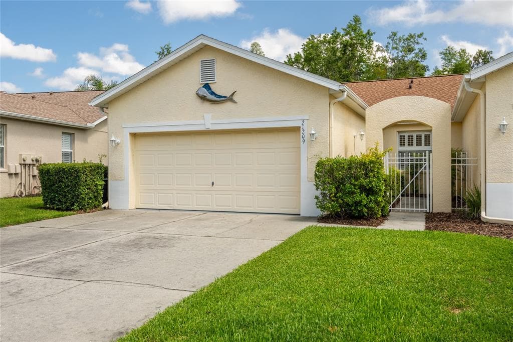 21209 DIAMONTE DRIVE LAND O LAKES, FL 34637
