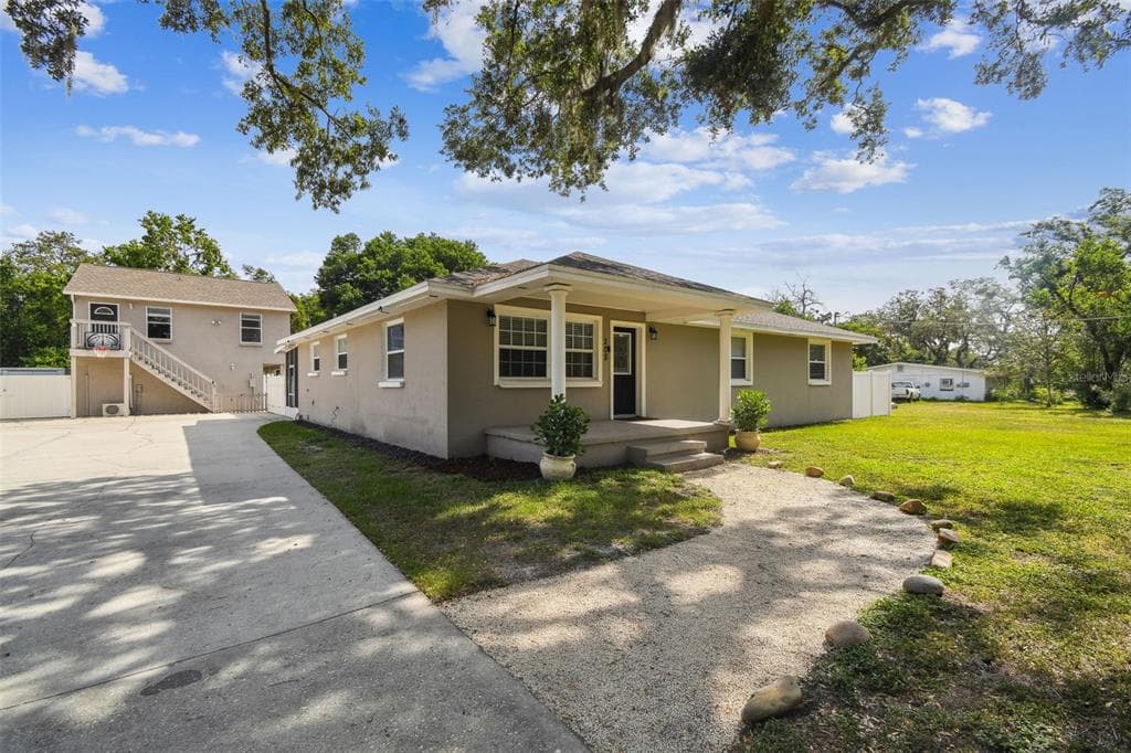 205 W 122ND AVENUE TAMPA, FL 33612
