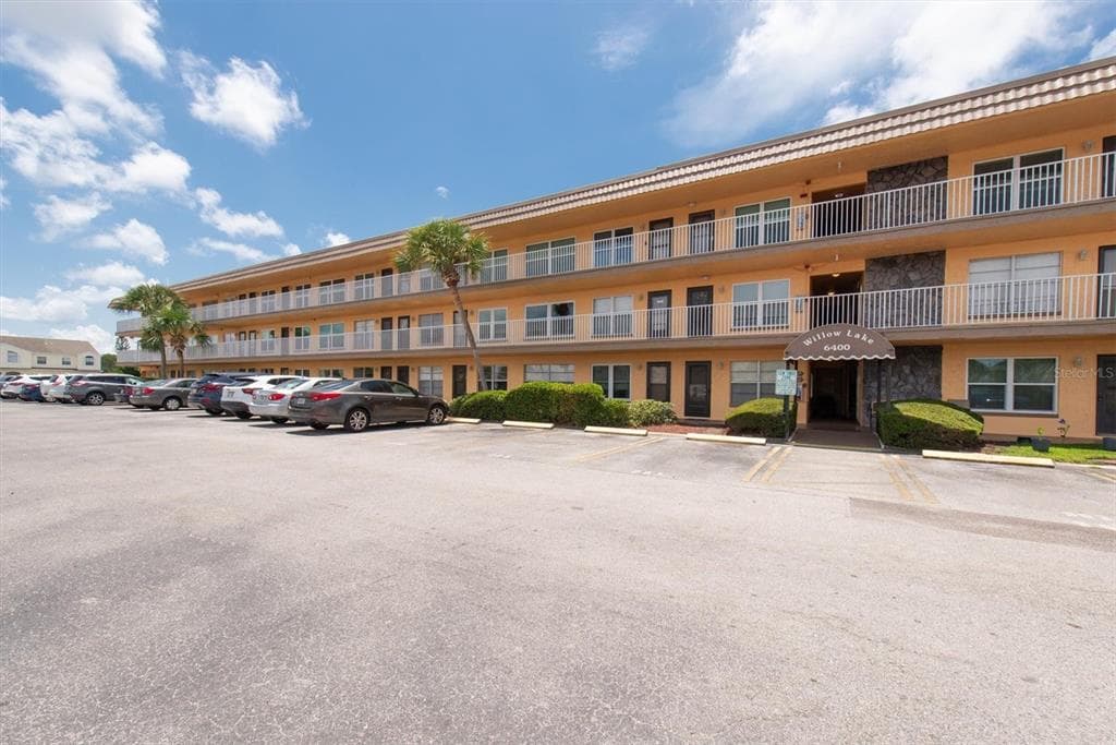 6400 46TH AVENUE N UNIT 203 KENNETH CITY, FL 33709