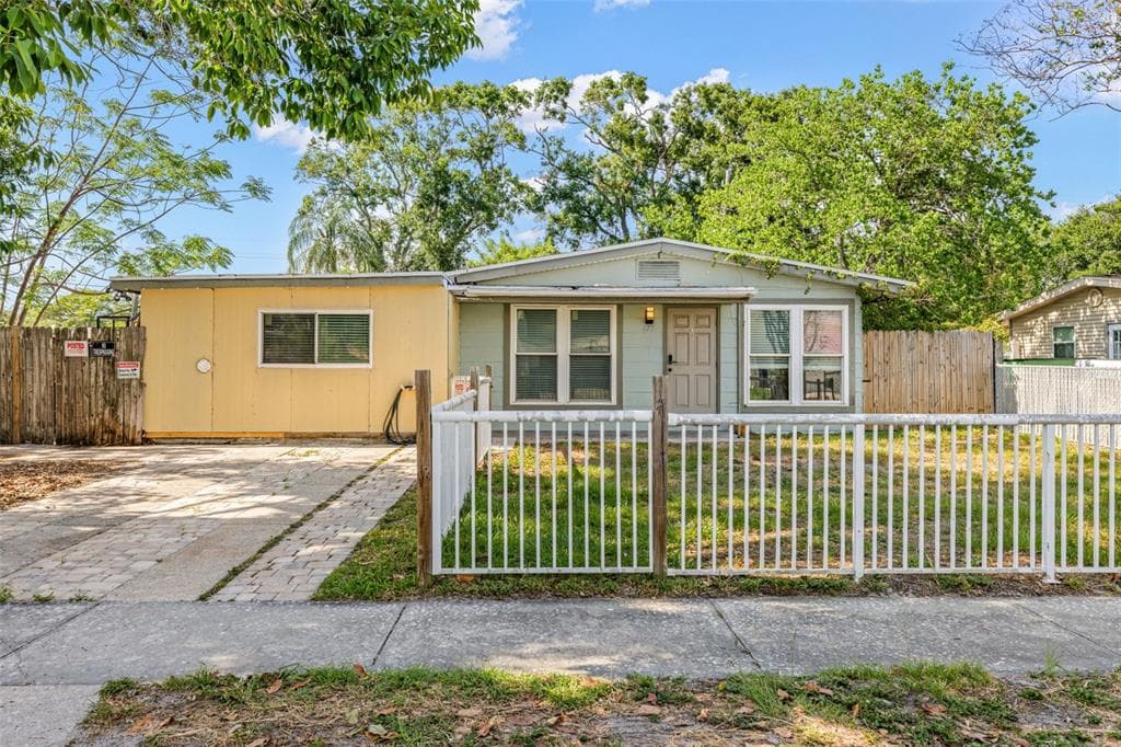 4735 W LEILA AVENUE TAMPA, FL 33616
