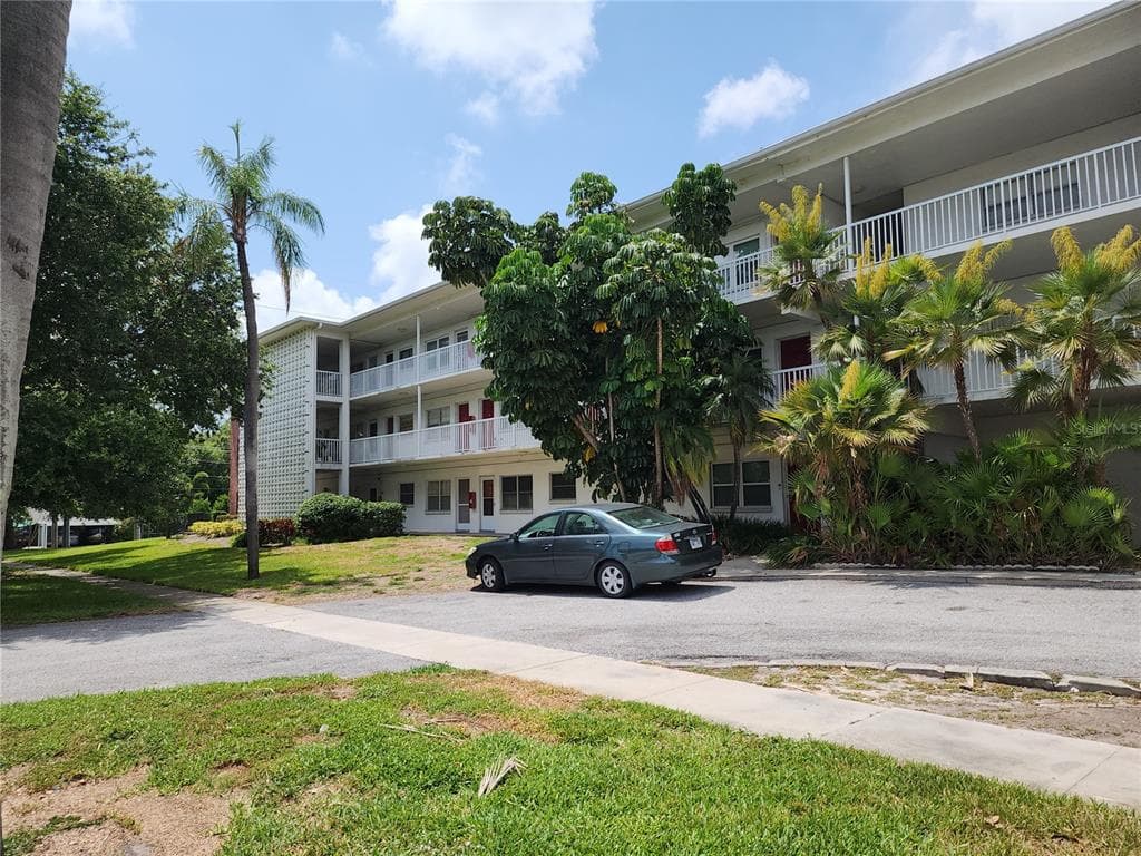 5155 9TH AVENUE N UNIT 206 B ST PETERSBURG, FL 33710