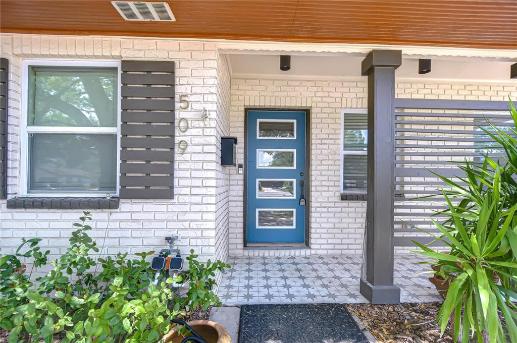 509 E DAVIS BOULEVARD TAMPA, FL 33606