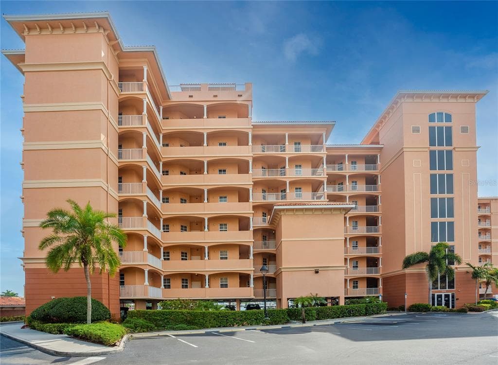 530 S GULFVIEW BOULEVARD UNIT 203 CLEARWATER BEACH, FL 33767