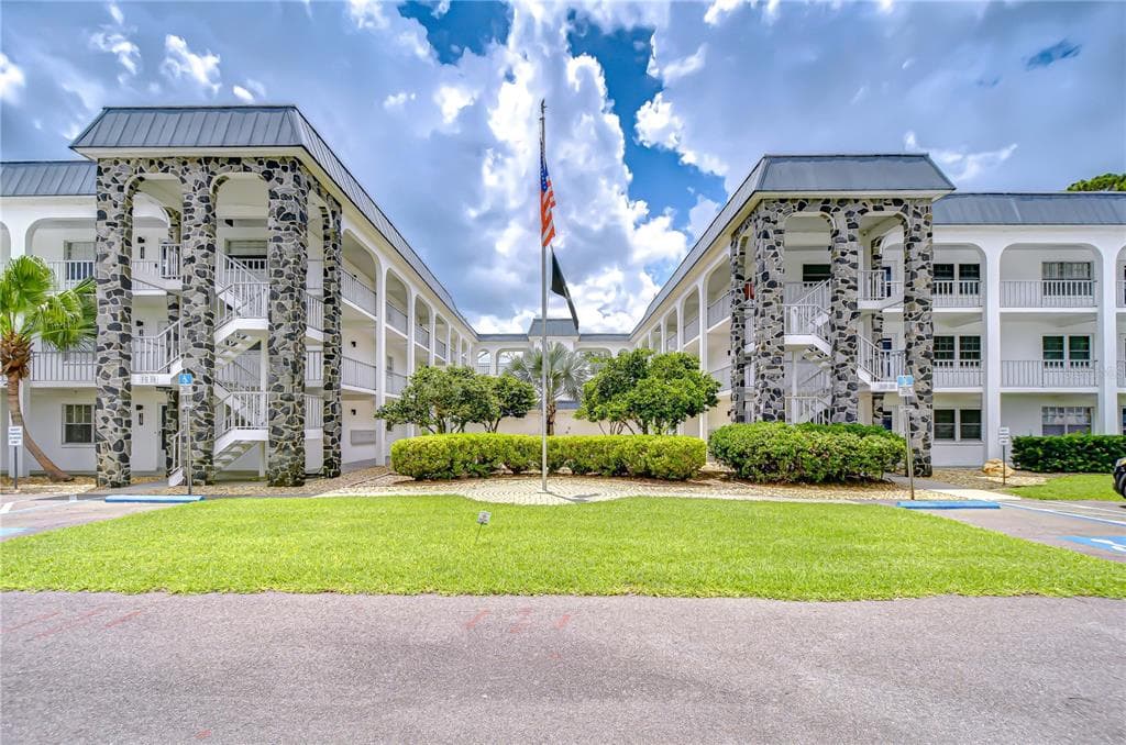 4801 AIRPORT ROAD UNIT 211 ZEPHYRHILLS, FL 33542