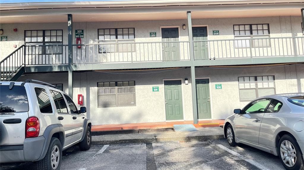 321 OAK ROSE LANE UNIT 109 TAMPA, FL 33612