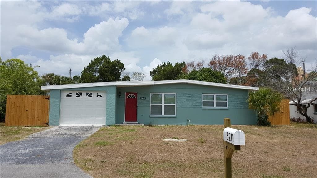 5211 HEMLOCK DRIVE NEW PORT RICHEY, FL 34652