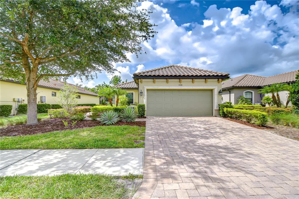 8433 ALBERATA VISTA DRIVE