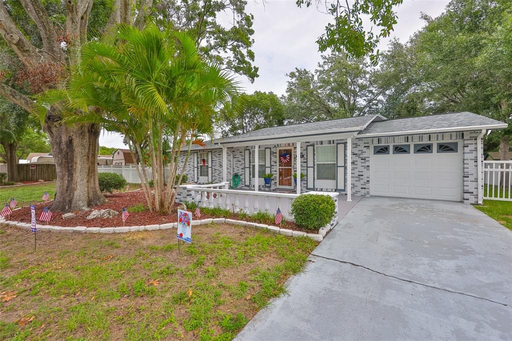 215 CLAIRE DRIVE SEFFNER, FL 33584