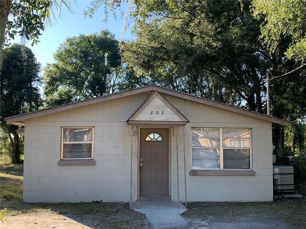 203 W NORTHSIDE DRIVE LAKE WALES, FL 33853