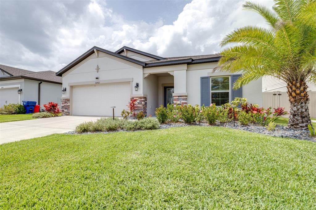 30762 PARROT REEF COURT WESLEY CHAPEL, FL 33545