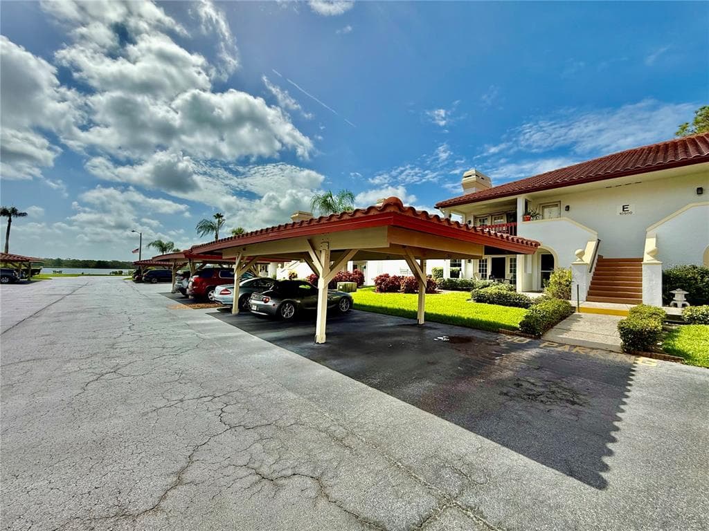 10500 VILLAGE DRIVE UNIT 102 SEMINOLE, FL 33772