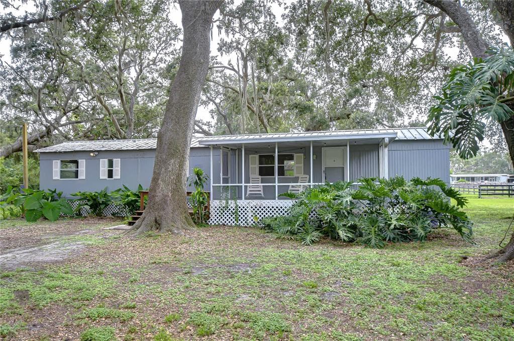 3153 TINA MARIE DRIVE WESLEY CHAPEL, FL 33543