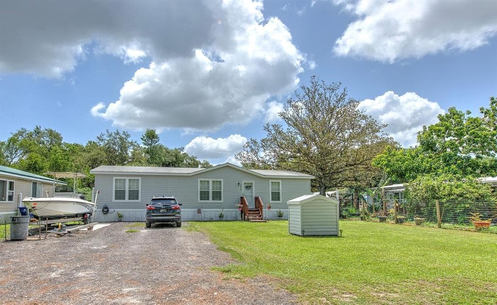 3832 MICHELLE LANE ZEPHYRHILLS, FL 33541
