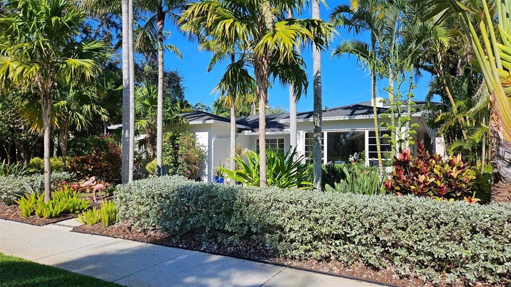 301 23RD AVENUE NE ST PETERSBURG, FL 33704