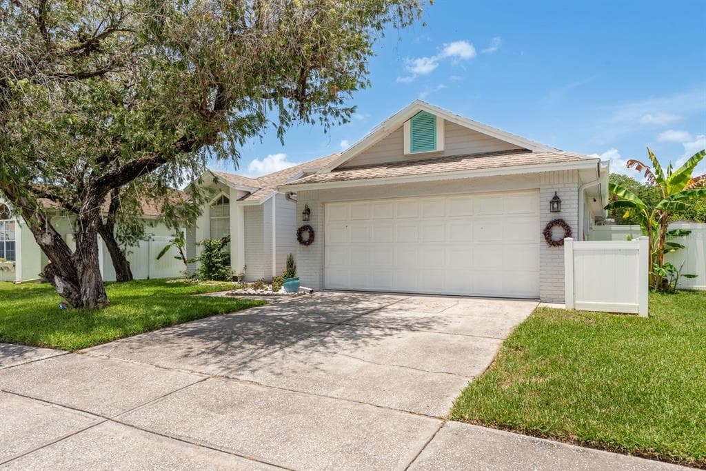 5826 TAYWOOD DRIVE TAMPA, FL 33624