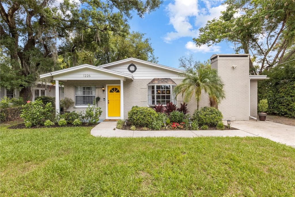 1226 E HENRY AVENUE TAMPA, FL 33604