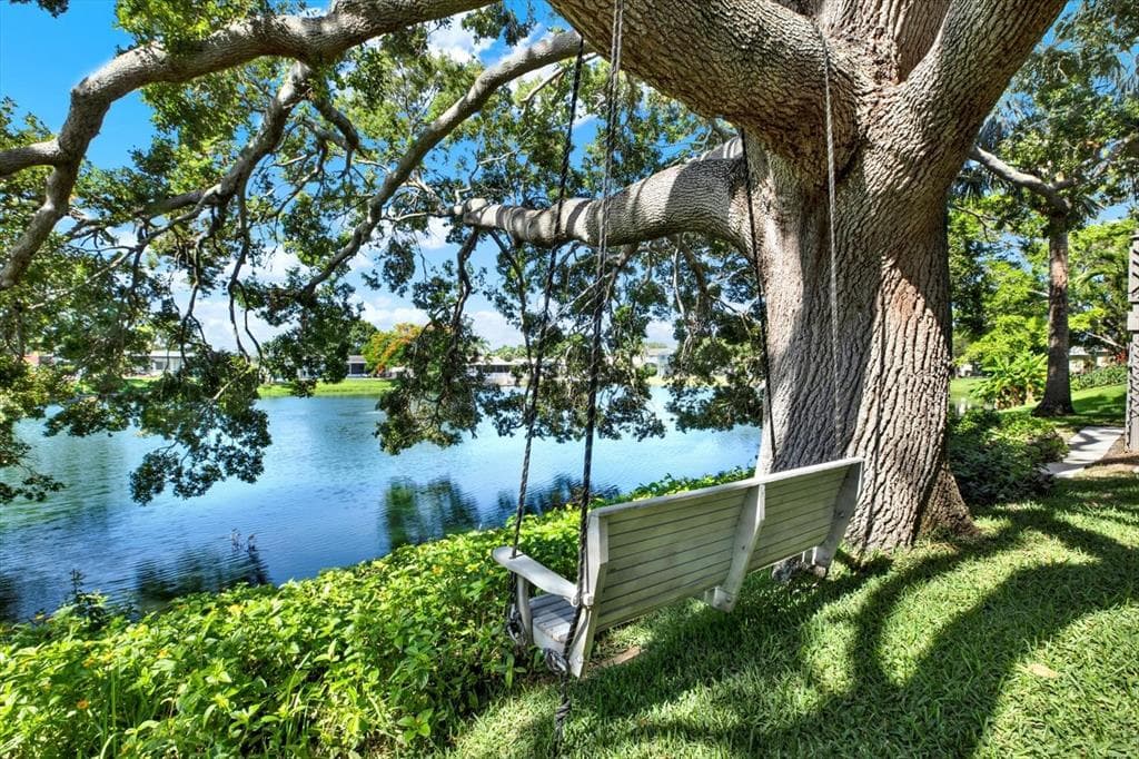 6561 EXETER COURT SEMINOLE, FL 33772