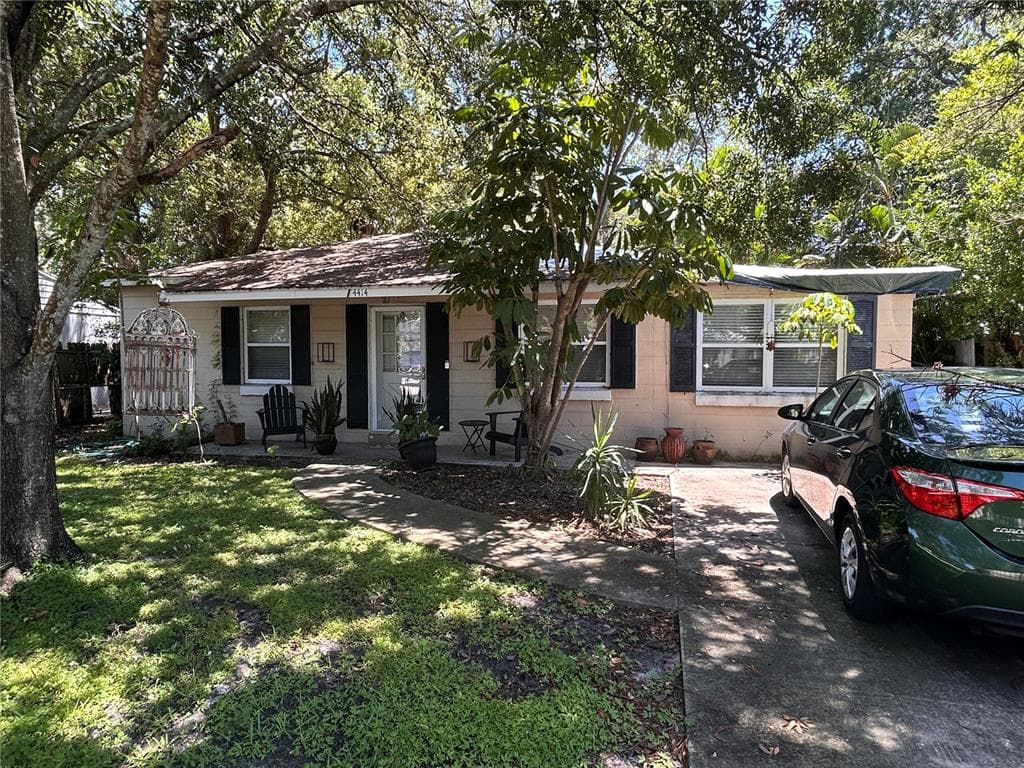 4414 W LAWN AVENUE TAMPA, FL 33611