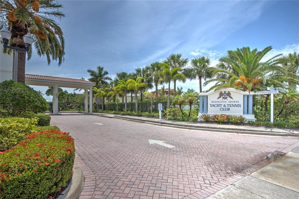 17717 GULF BOULEVARD UNIT 303 REDINGTON SHORES, FL 33708