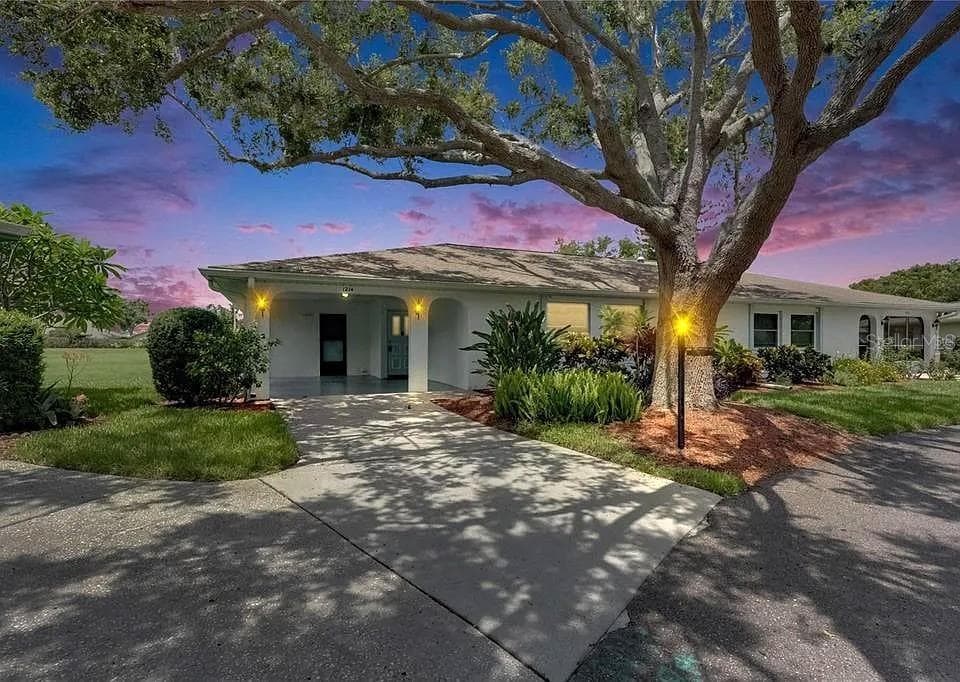 1214 HADDINGTON CIRCLE UNIT 1214 SUN CITY CENTER, FL 33573