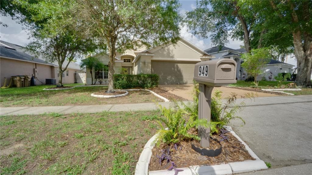 949 WOODSONG WAY CLERMONT, FL 34714