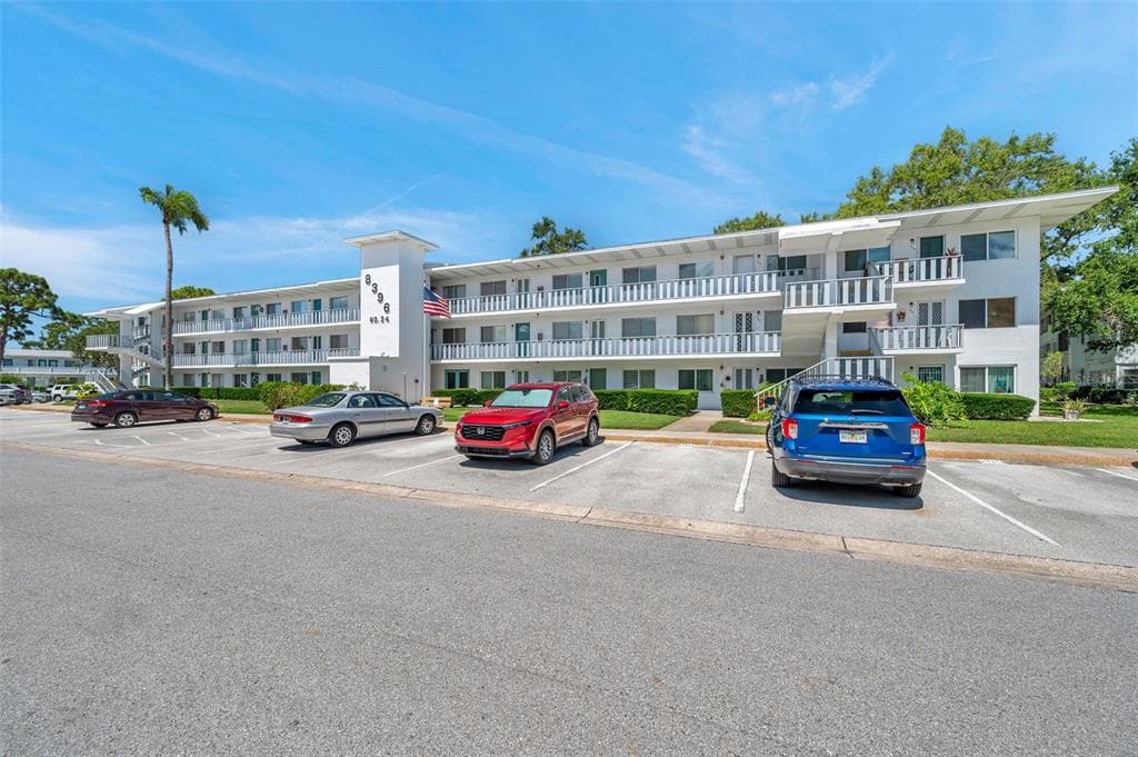 8396 111TH STREET UNIT 301 SEMINOLE, FL 33772