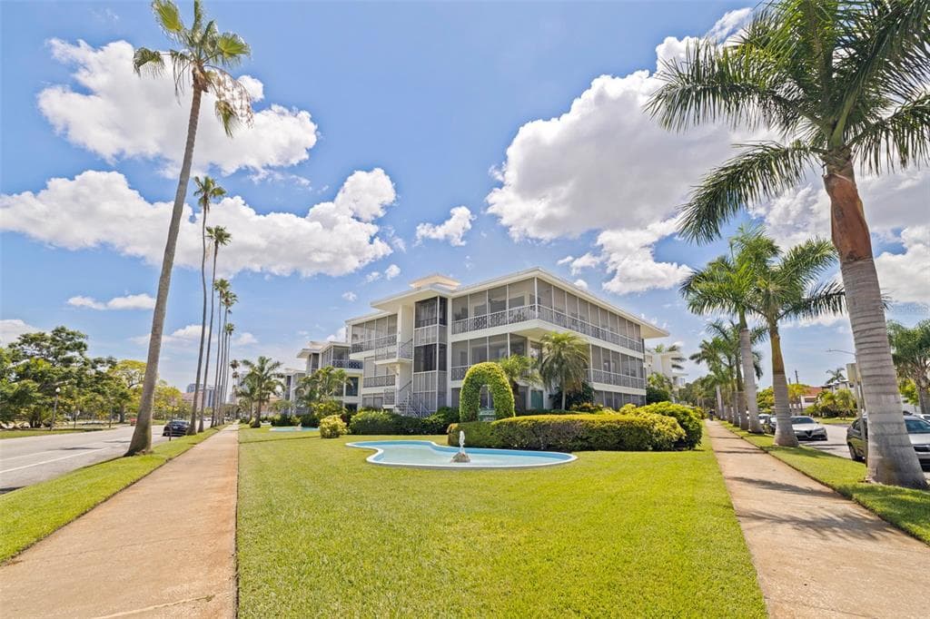 1060 N SHORE DRIVE NE UNIT 6 ST PETERSBURG, FL 33701
