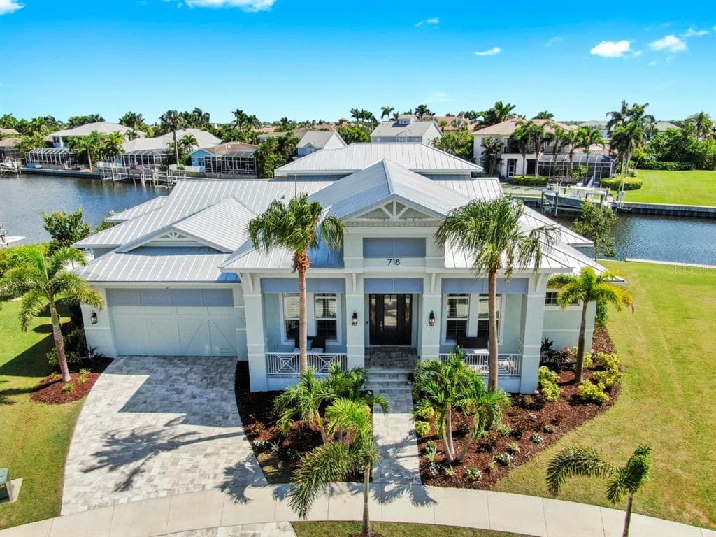 718 PINCKNEY DRIVE APOLLO BEACH, FL 33572